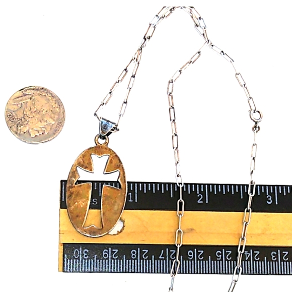 VTG Sterling Silver Oval Disc Cross Cut-Out Pendant Necklace - Picture 7 of 8